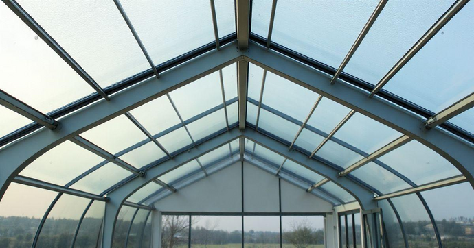 Cobertura em Vidro Temperado: Vantagens e Aplicações